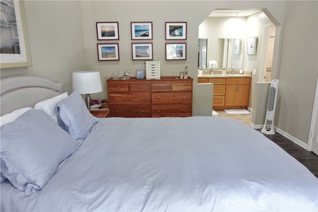 7262 Yellowtail Dr, Huntington Beach CA: https://media.crmls.org/medias/e7e0cfe7-1062-4fa2-a333-5ef736adf19f.jpg