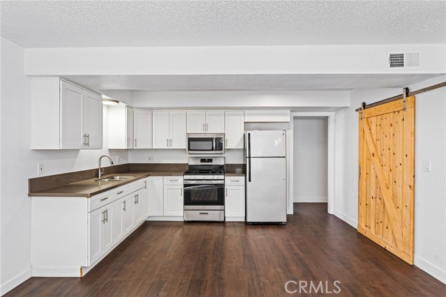 1010 1016 Valencia Street, Costa Mesa CA: https://media.crmls.org/medias/e7e0d054-a549-42b6-9ca7-527b5bef024f.jpg