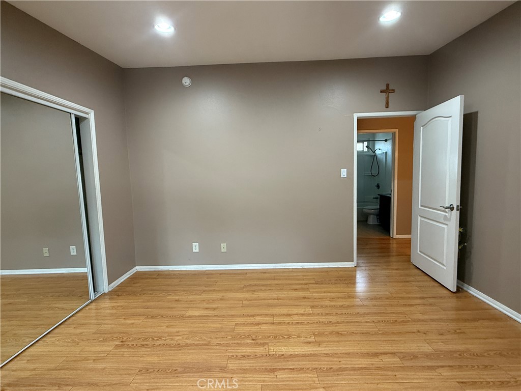 https://media.crmls.org/medias/e7e1c0e9-7a07-4540-9dd7-bd7a2735b419.jpg?preset=X-Large
