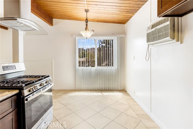 Detail Gallery Image 10 of 18 For 2104 N Verdugo Rd #E,  Glendale,  CA 91208 - 2 Beds | 1 Baths