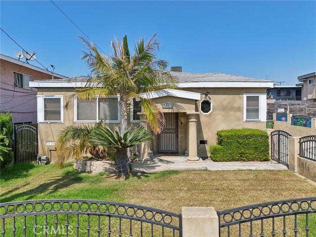 813 W Beach Avenue, Inglewood CA: https://media.crmls.org/medias/e7e262ac-705e-4fec-87f2-1bb7b145423f.jpg