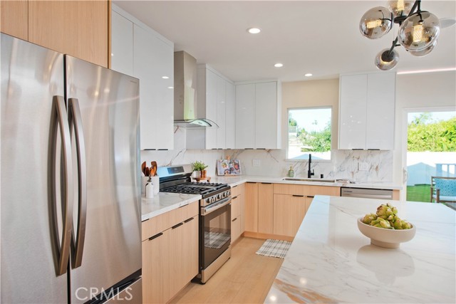 Detail Gallery Image 21 of 47 For 5864 Jamieson Ave, Encino,  CA 91316 - 3 Beds | 3 Baths