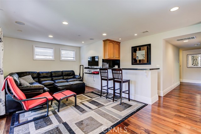 Detail Gallery Image 5 of 11 For 2504 23rd St #B,  Santa Monica,  CA 90405 - 2 Beds | 2 Baths