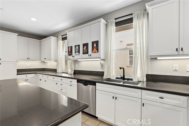 Detail Gallery Image 7 of 32 For 645 W Foothill Bld #10,  Glendora,  CA 91741 - 3 Beds | 4 Baths