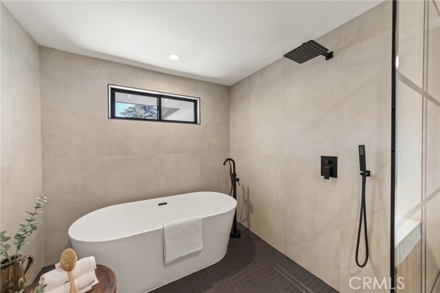 Detail Gallery Image 19 of 42 For 22850 Margarita Dr, Woodland Hills,  CA 91364 - 3 Beds | 3/1 Baths