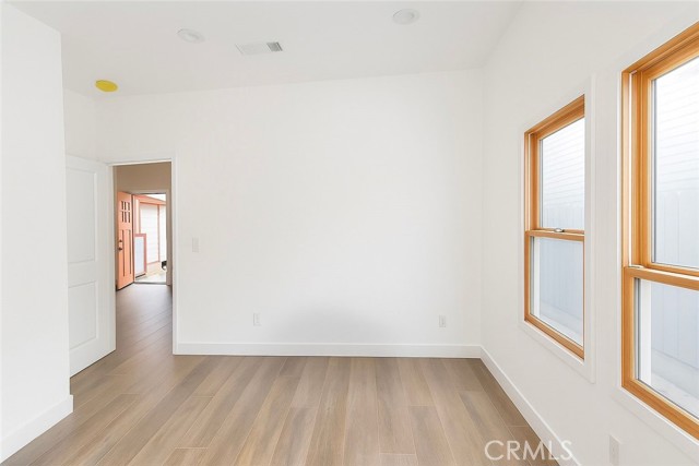 Detail Gallery Image 9 of 19 For 1350 E 8th, Long Beach,  CA 90813 - 2 Beds | 1 Baths