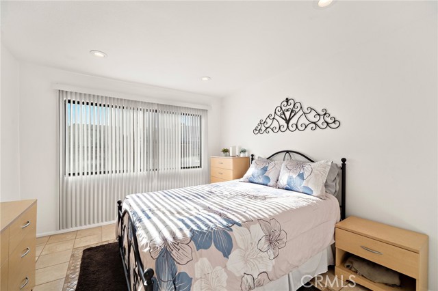 25761 Le Parc, Lake Forest CA: https://media.crmls.org/medias/e7e3afcb-ac8c-4efb-ac34-c64363530cb3.jpg