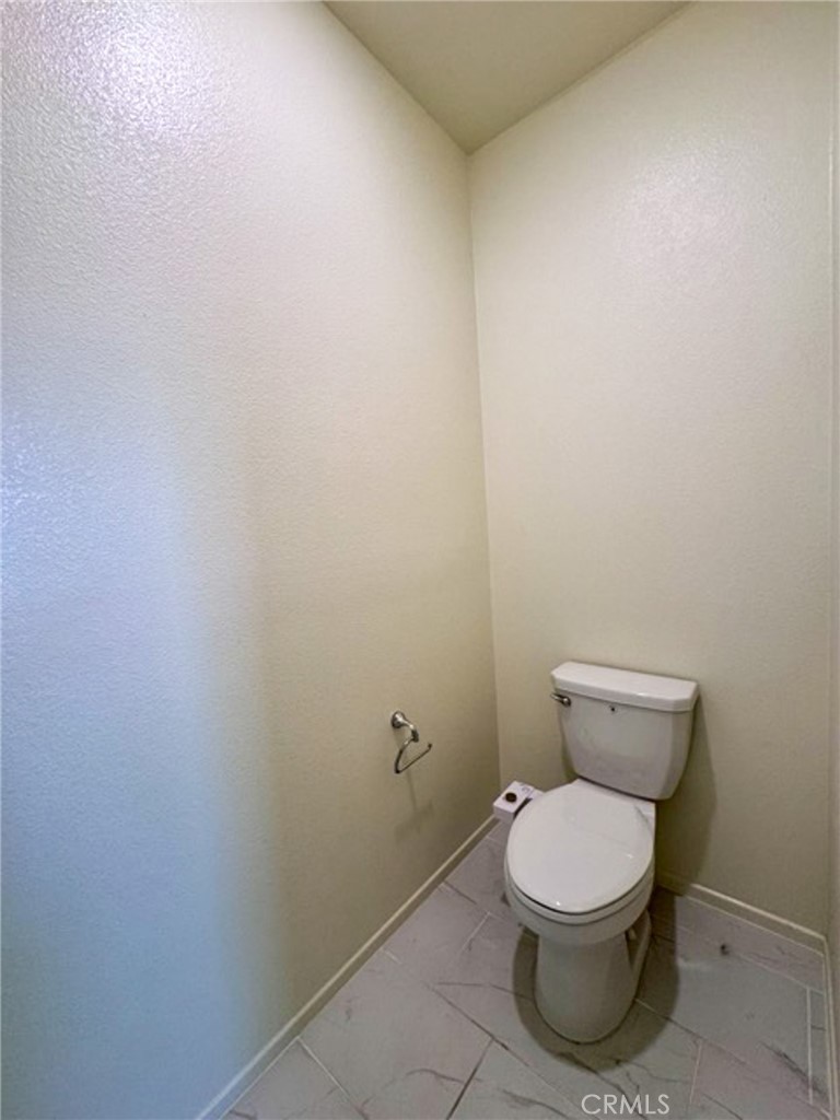 https://media.crmls.org/medias/e7e48321-e119-42da-9f51-ed342067eaa4.jpg?preset=X-Large