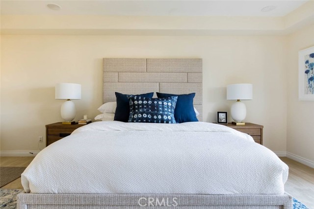 Detail Gallery Image 3 of 38 For 615 7th Street, Huntington Beach,  CA 92648 - 4 Beds | 4/1 Baths