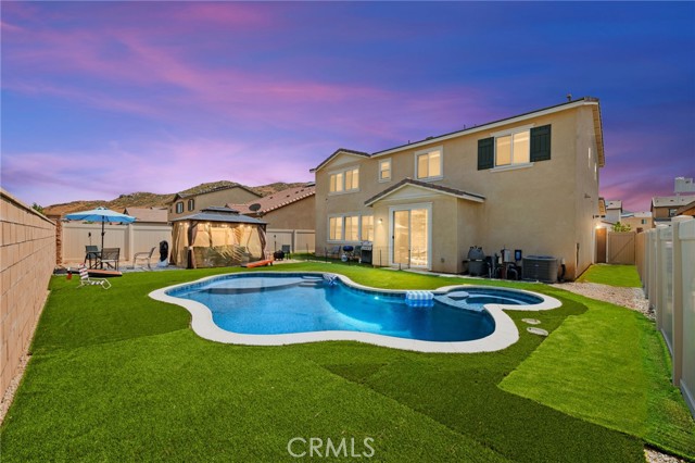 29550 Woodcreek Trail, Winchester CA: https://media.crmls.org/medias/e7e55856-6d51-4a32-8d12-780cf28b58fe.jpg