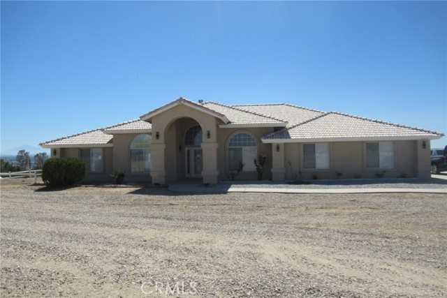 Detail Gallery Image 1 of 36 For 11604 Itoya Vista St, Apple Valley,  CA 92308 - 3 Beds | 2/1 Baths