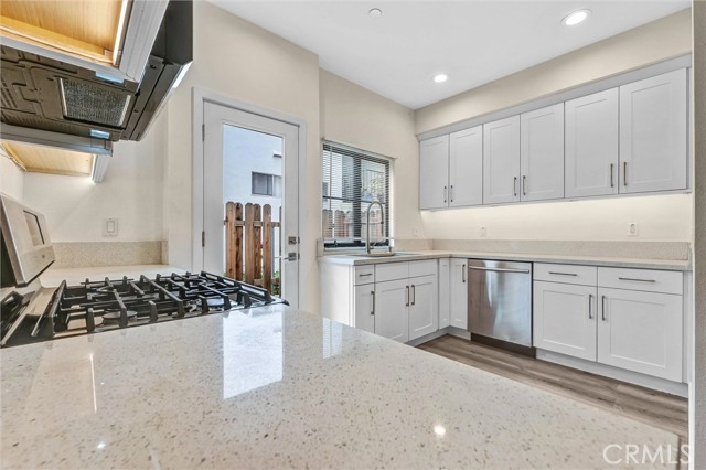 547 N Wilson Avenue, Pasadena CA: https://media.crmls.org/medias/e7e6527f-ba22-4d1c-a429-9d535437947a.jpg