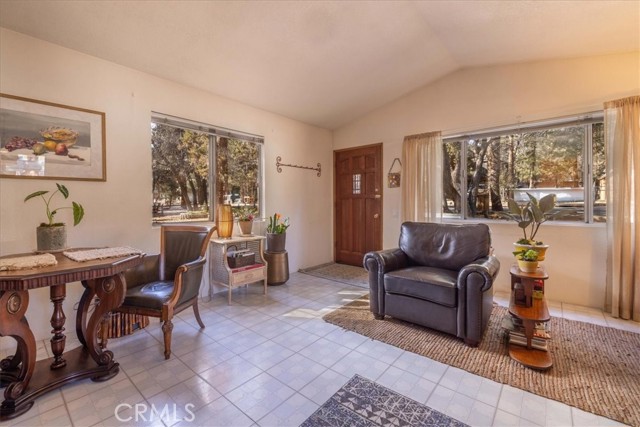 Detail Gallery Image 9 of 31 For 417 Spruce, Sugarloaf,  CA 92386 - 2 Beds | 2 Baths