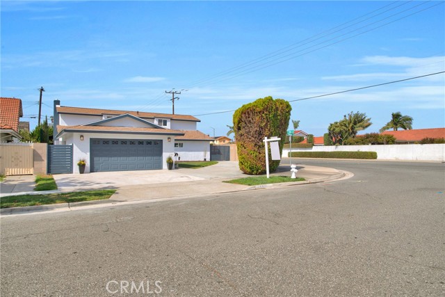 Detail Gallery Image 2 of 53 For 16515 Walnut St, Fountain Valley,  CA 92708 - 4 Beds | 3 Baths