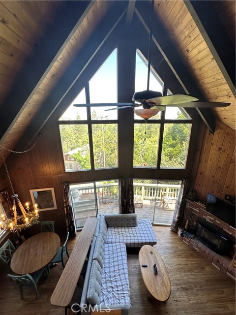 1286 Aleutian Drive, Lake Arrowhead CA: https://media.crmls.org/medias/e7e740e7-915e-4f0e-a4af-76a2e44158ce.jpg