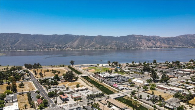 120 W Heald Avenue, Lake Elsinore CA: https://media.crmls.org/medias/e7e74620-48cf-4276-9756-c458ca04cf7f.jpg