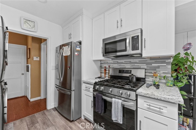 Detail Gallery Image 13 of 41 For 664 E Barry Dr, Long Beach,  CA 90805 - 3 Beds | 2 Baths