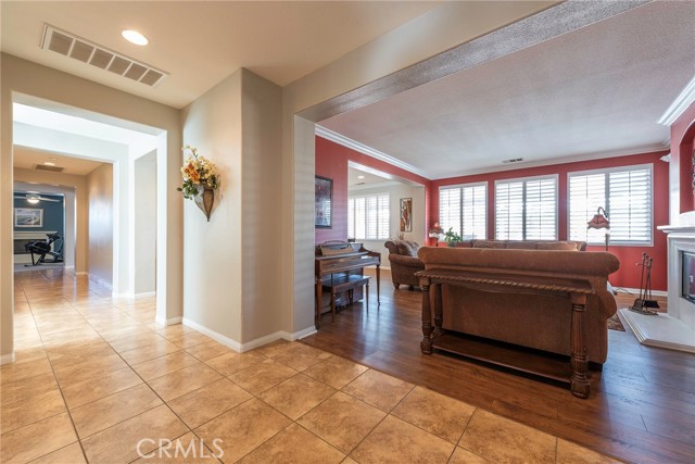 Detail Gallery Image 10 of 59 For 17396 Timberview Dr, Riverside,  CA 92504 - 4 Beds | 3/1 Baths