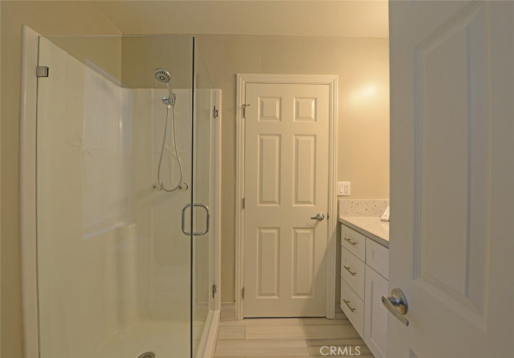 https://media.crmls.org/medias/e7e84adf-5a25-4c9f-b00e-f32cff4a64e6.jpg?preset=X-Large