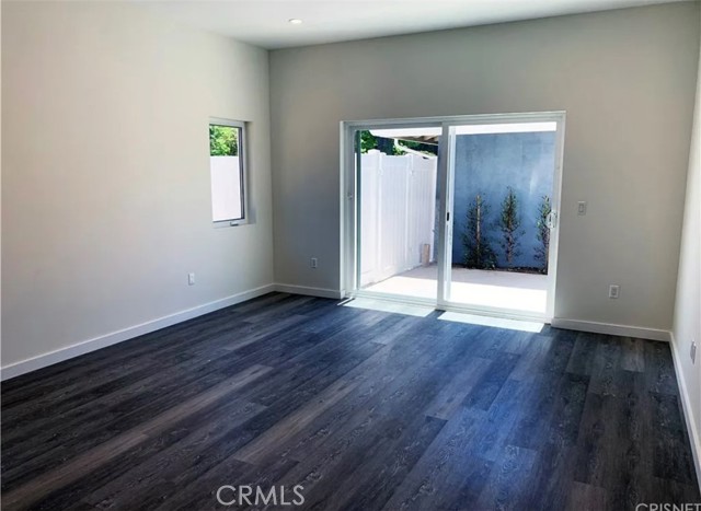 Detail Gallery Image 7 of 20 For 17217 Kittridge, Lake Balboa,  CA 91406 - 3 Beds | 2 Baths