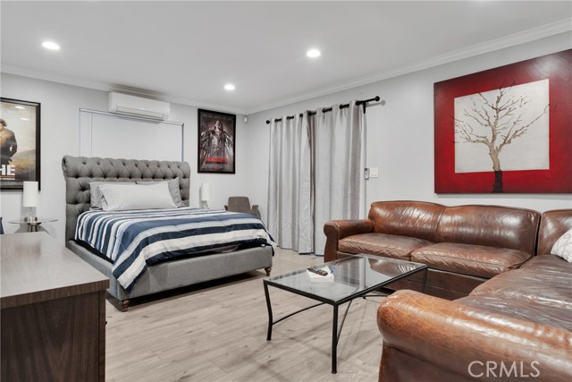 5340 S Harcourt Avenue, Los Angeles CA: https://media.crmls.org/medias/e7e92a97-3576-4a96-92a9-f590b020645e.jpg