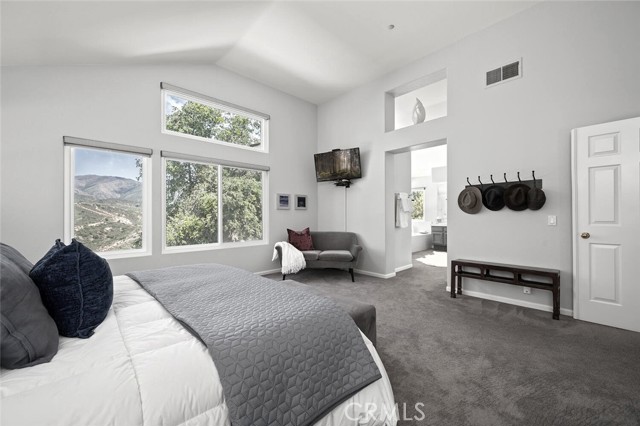 21672 High Country Drive, Rancho Santa Margarita CA: https://media.crmls.org/medias/e7e9484d-e6f5-451d-b93e-4dc7e7d8d12b.jpg