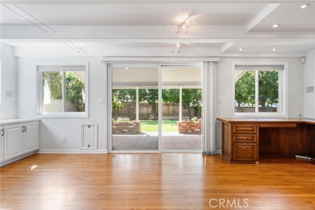 12172 Woodlawn Avenue, North Tustin CA: https://media.crmls.org/medias/e7e96c57-8b8d-4f64-835c-2072542c0235.jpg