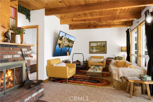 Detail Gallery Image 6 of 42 For 39563 Raccoon Dr, Fawnskin,  CA 92333 - 2 Beds | 2 Baths