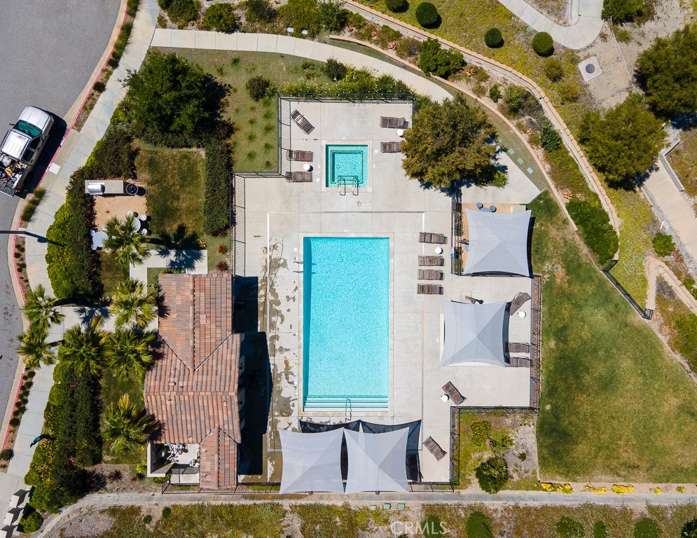 https://media.crmls.org/medias/e7ea4e43-d0cc-4df5-8b7f-dd8b939d4df7.jpg?preset=X-Large