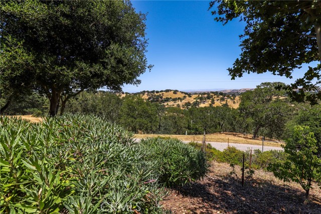 10755 Santa Ana Road, Atascadero CA: https://media.crmls.org/medias/e7ea732a-8c4a-47be-874a-6b063a6978f8.jpg