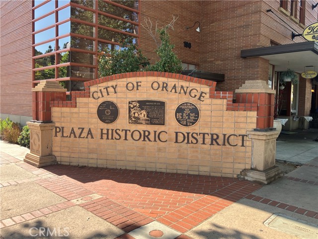 341 N Pine Street, Orange CA: https://media.crmls.org/medias/e7eb009c-76e4-4465-854d-398154ceef46.jpg