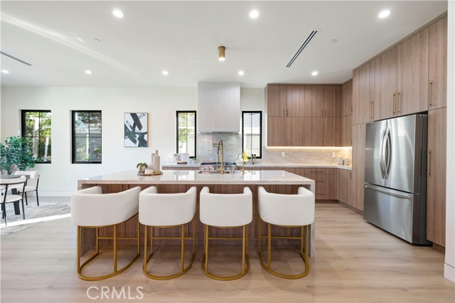 Detail Gallery Image 8 of 73 For 4026 Garden Ave, Los Angeles,  CA 90039 - 5 Beds | 4/2 Baths