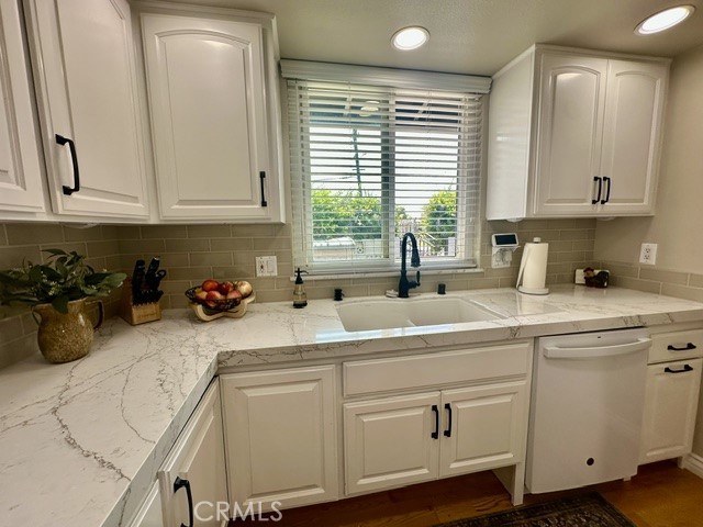 13040 Del Monte Drive, Seal Beach CA: https://media.crmls.org/medias/e7ec7d9a-51c8-4fa0-895d-6363e90de0ad.jpg