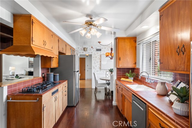 8333 Calmosa Avenue, Whittier CA: https://media.crmls.org/medias/e7ecbccb-b0a3-425f-91c6-0f0e32046996.jpg