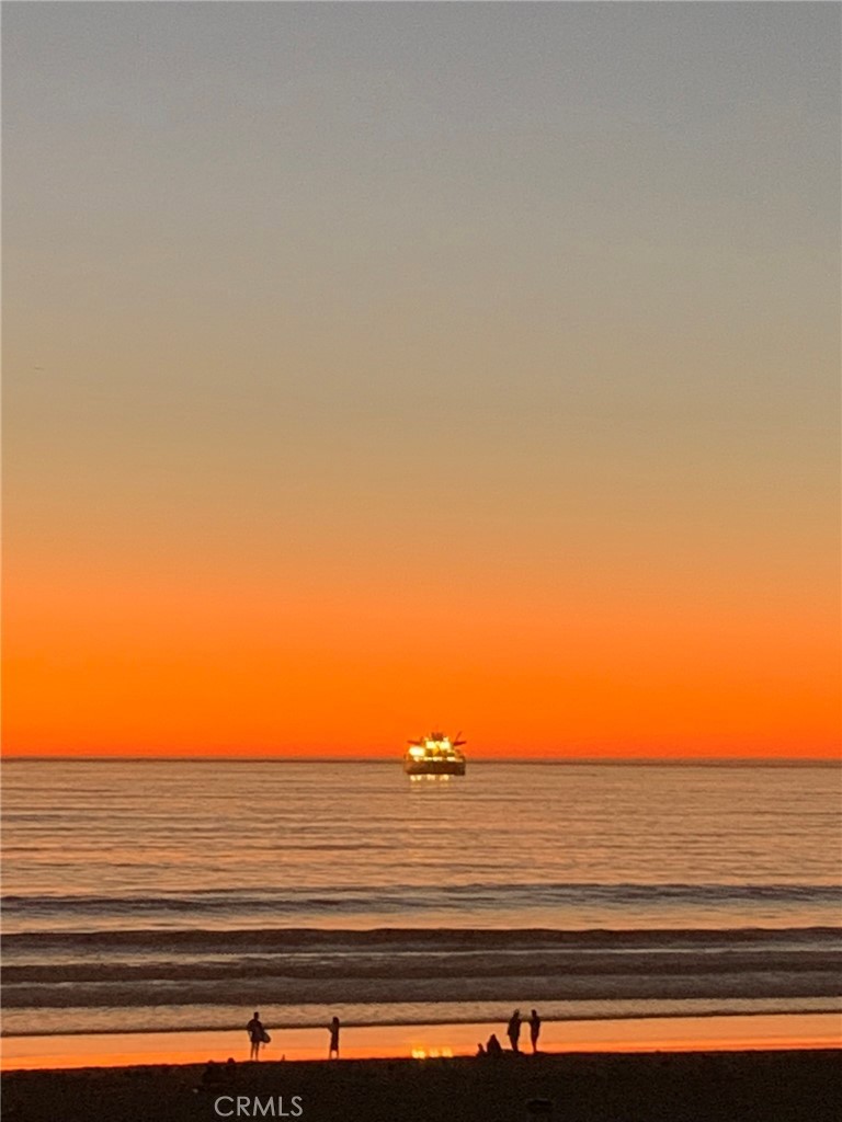https://media.crmls.org/medias/e7ed4015-cc2d-4616-8e4f-b9d88fda8628.jpg?preset=X-Large