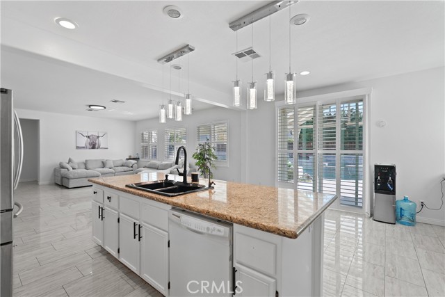 Detail Gallery Image 11 of 56 For 569 Overleaf, San Jacinto,  CA 92582 - 3 Beds | 4 Baths