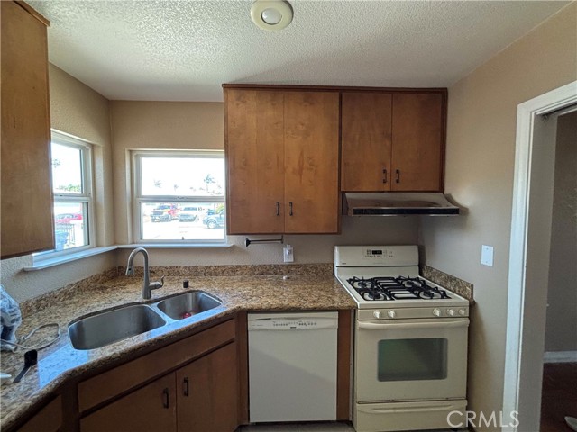 678 Ash Avenue, Chula Vista CA: https://media.crmls.org/medias/e7edd3da-5720-4d3d-b61d-294173911473.jpg