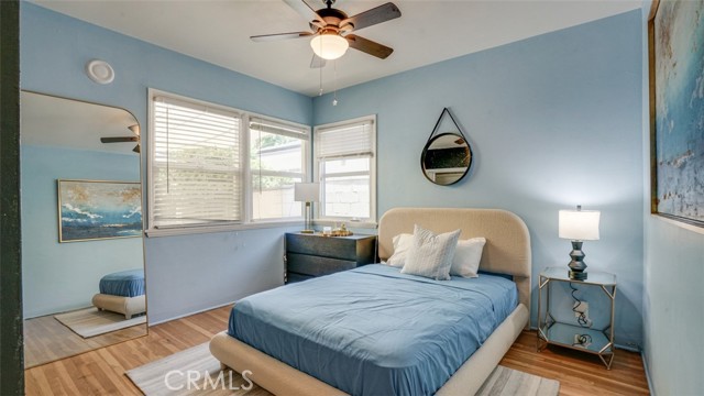 525 N Mariposa Street, Burbank CA: https://media.crmls.org/medias/e7edd67b-8ba4-4c21-a265-246a53e5f42a.jpg