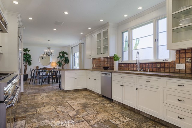 Detail Gallery Image 18 of 63 For 516 E Stocker St, Glendale,  CA 91207 - 4 Beds | 3 Baths
