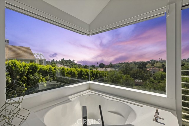 Detail Gallery Image 28 of 53 For 18177 Knoll Hill, Granada Hills,  CA 91344 - 4 Beds | 4/1 Baths