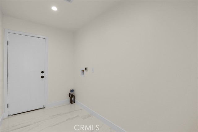 Detail Gallery Image 37 of 39 For 7040 Tyrone Ave, Van Nuys,  CA 91405 - 6 Beds | 4/1 Baths