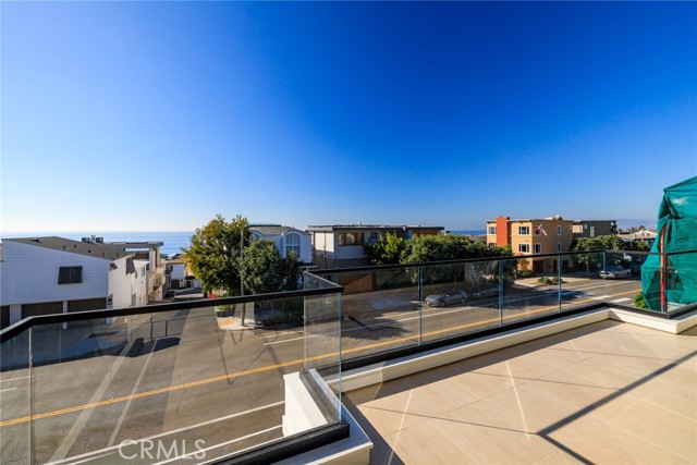 212 Manhattan Avenue, Manhattan Beach CA: https://media.crmls.org/medias/e7ef9084-1825-477d-8112-aa18f2602297.jpg