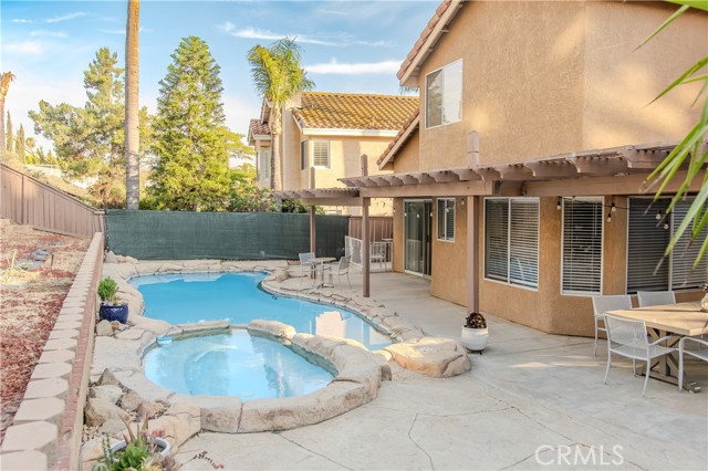 573 Hamilton Drive, Corona CA: https://media.crmls.org/medias/e7ef90dc-e608-42d5-b307-79a168dd8d7c.jpg