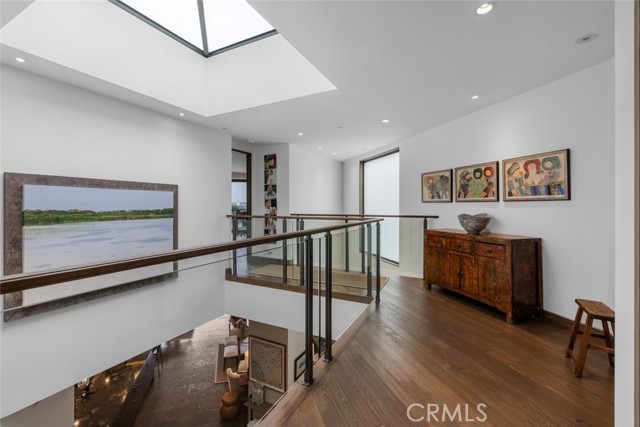 8 Beacon Bay, Newport Beach CA: https://media.crmls.org/medias/e7efd136-c4c4-463e-87d0-25112a8b776f.jpg