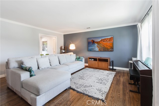 Detail Gallery Image 4 of 18 For 7516 Milwood Ave, Canoga Park,  CA 91303 - 2 Beds | 1 Baths