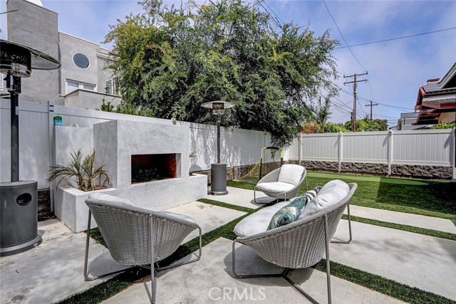 2607 Maple Avenue, Manhattan Beach, California 90266, 5 Bedrooms Bedrooms, ,4 BathroomsBathrooms,Residential,Sold,Maple,SB25178623