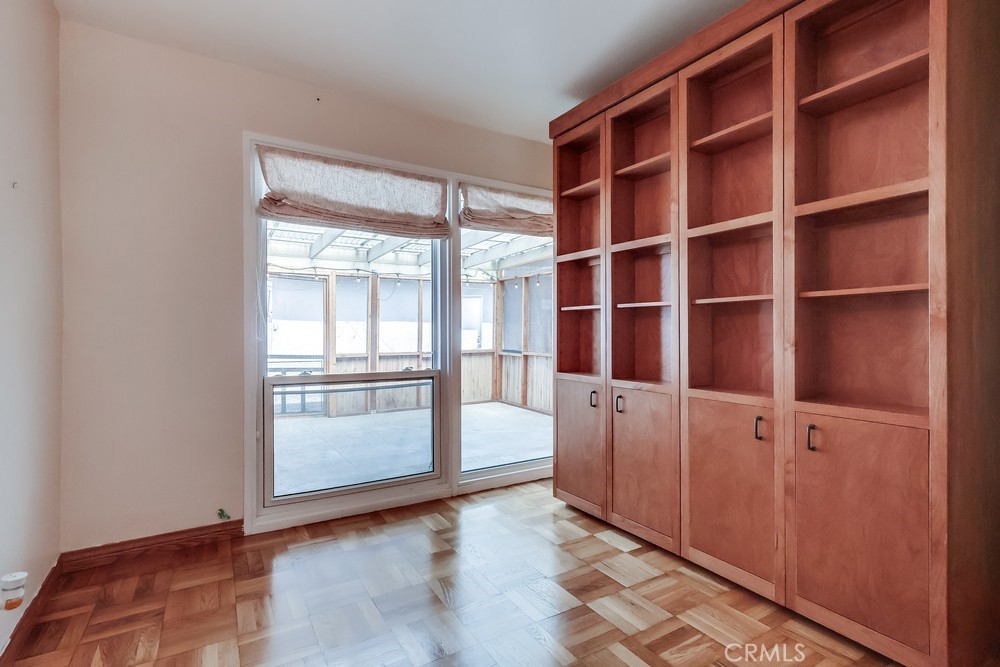 https://media.crmls.org/medias/e7f09dce-900d-4456-989b-1a0c71da8335.jpg?preset=X-Large