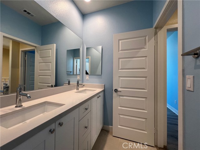 4292 S Heather Privado, Ontario CA: https://media.crmls.org/medias/e7f0b490-7751-4f5c-bda9-b313f78cc736.jpg