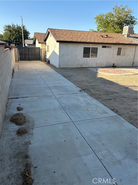 2234 W Avenue K13, Lancaster CA: https://media.crmls.org/medias/e7f0cbe1-9473-4348-895b-c6c680d59345.jpg