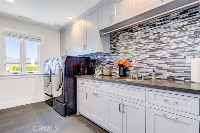 1833 8th Street, Manhattan Beach CA: https://media.crmls.org/medias/e7f0d29d-4cb6-4a45-acd0-70fa31220167.jpg